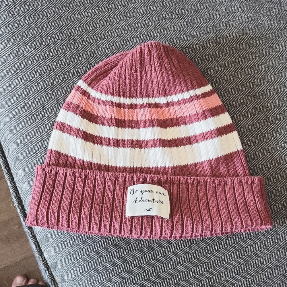 Winter hat hollister burgundy purple pink